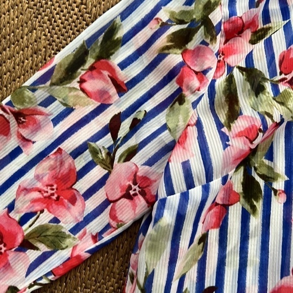 Talbot Petite lightweight floral blouse size small - Picture 4 of 9